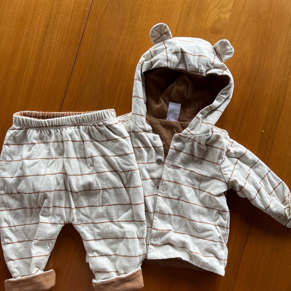 Reversible baby set- excellent condition